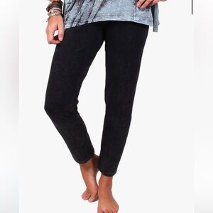 JESS & JANE Cotton Capri Legging | Black